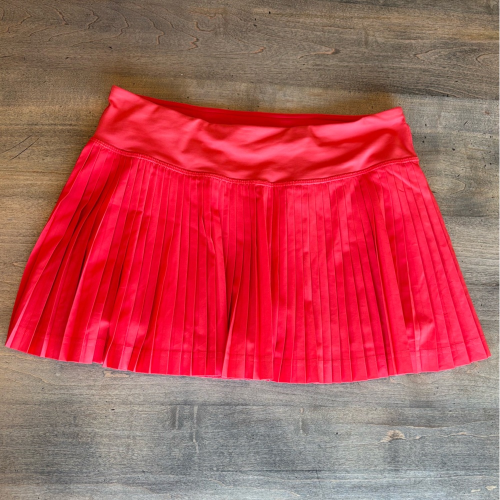 Lululemon “pleat to street” skirt - size 6